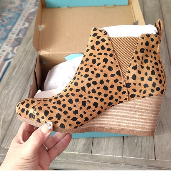 NEW TOMS Kelsey Boots In Cheetah Printed Suede Size Women's 6.5 - Picture 3 of 10